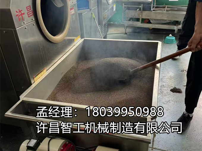 河北客戶來廠試機(jī)，芝麻炒制飄香！